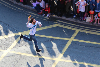 Illustration for article titled Barricade-Jumping Video Game Developer Runs The Olympic Torch Route With A Banana